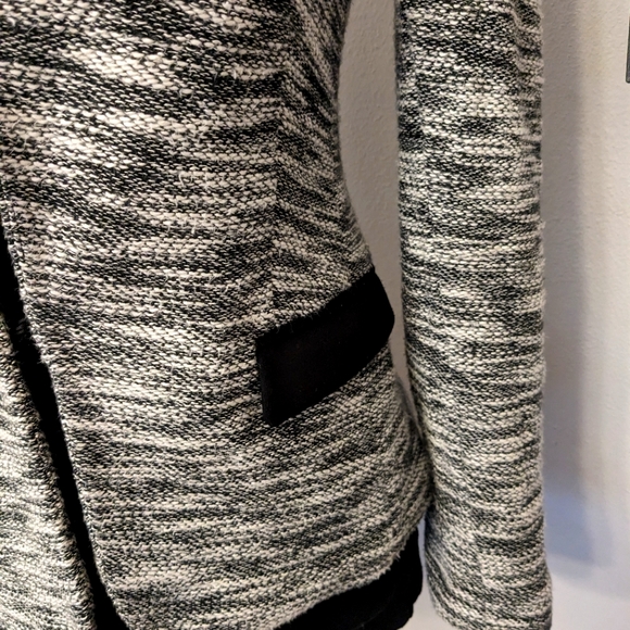 Banana Republic Tweed Blazer size 6. - Picture 2 of 13